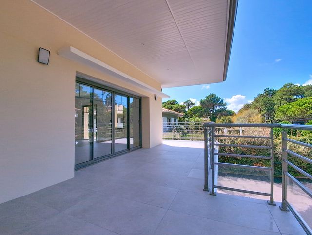 Afficher la photo en grand Maison à vendre - 8 pièces - 273 m2 - Arcachon - 33 - AQUITAINE