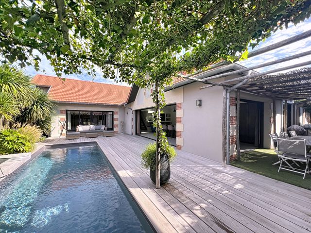 Maison à vendre - 6 pièces - 180,80 m2 - Arcachon - 33 - AQUITAINE
