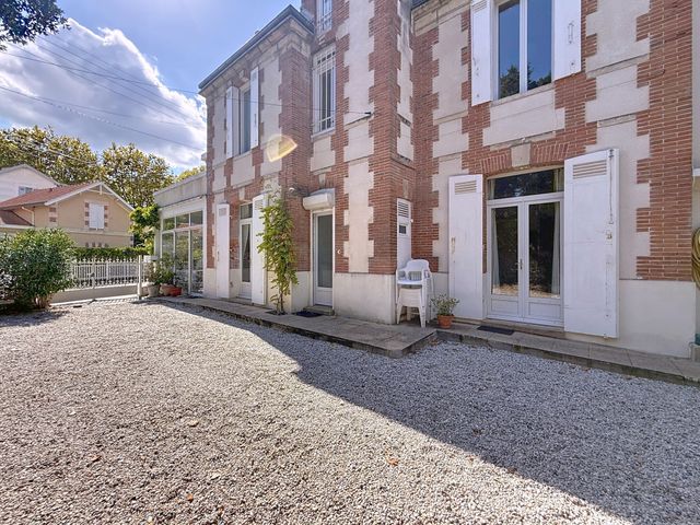Afficher la photo en grand Maison à vendre - 8 pièces - 204 m2 - Arcachon - 33 - AQUITAINE